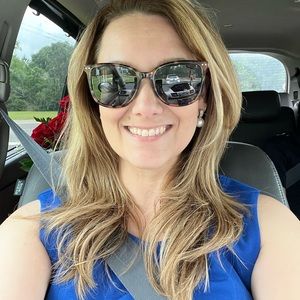 Meet your Posher, Cynthia